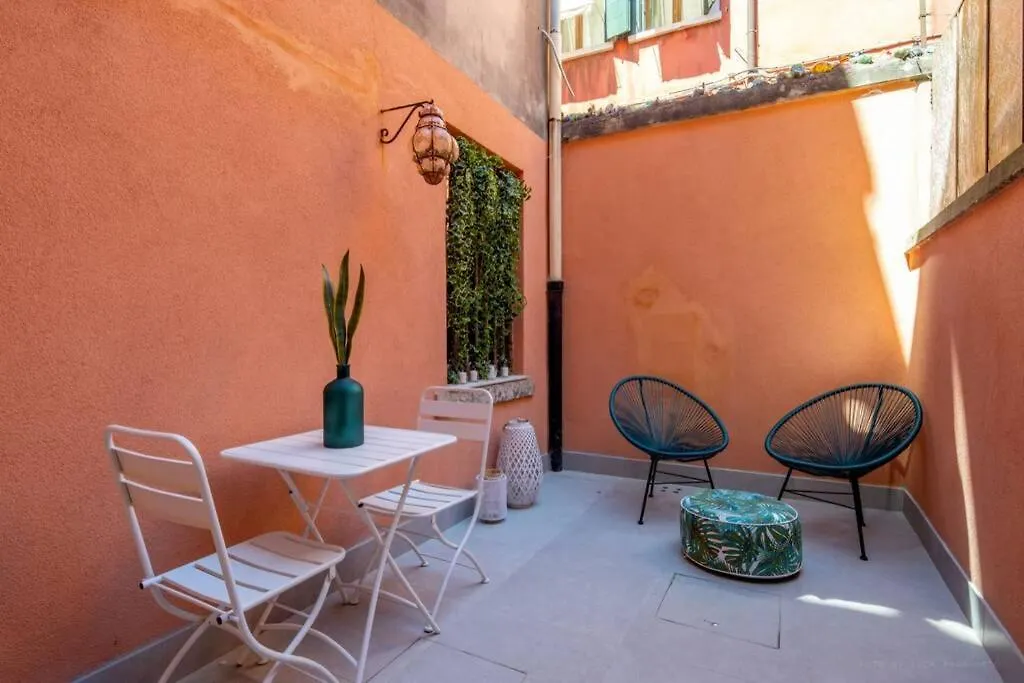 Ormesini Courtyard Apartment Venise
